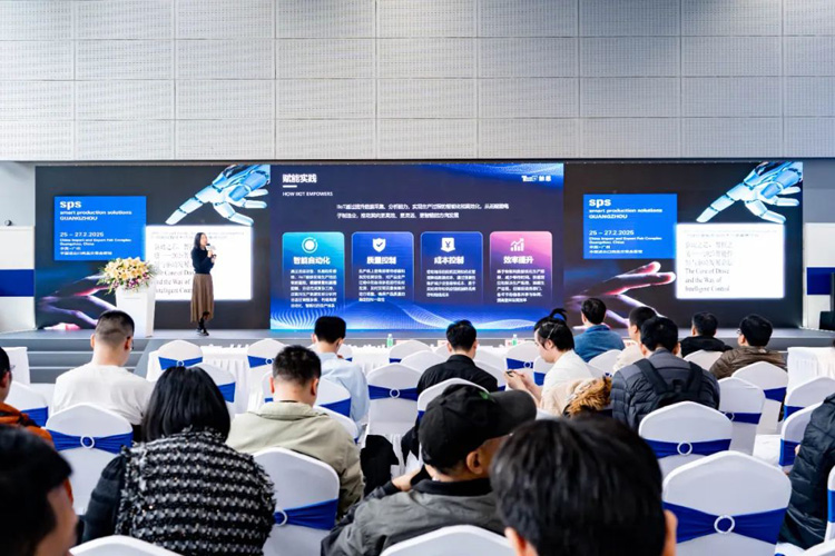  觸想市場部經(jīng)理張樹艷發(fā)表演講